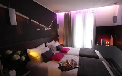 Un ou plusieurs lits dans un hébergement de l'établissement Hôtel Lumières Montmartre Paris