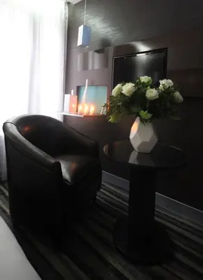 Coin salon dans l'établissement Hôtel Lumières Montmartre Paris
