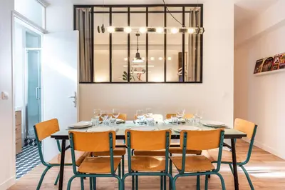 Coin salon dans l'établissement Design & New Loft - 8 guests - Heart of Paris