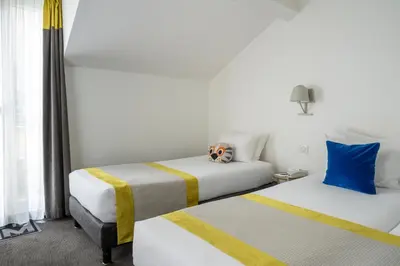 Un ou plusieurs lits dans un hébergement de l'établissement Hotel George - Astotel