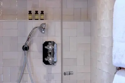Salle de bains dans l'établissement Grand Hôtel Chicago