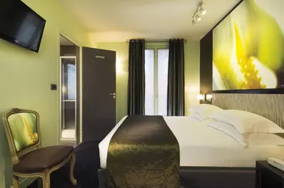 Un ou plusieurs lits dans un hébergement de l'établissement Hôtel Le Fabe