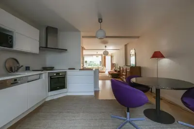 Cuisine ou kitchenette dans l'établissement Paris-Maison-appartement-7 chambres métro Jourdain