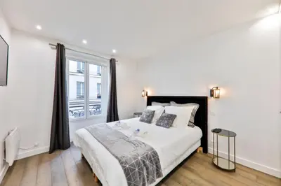 Un ou plusieurs lits dans un hébergement de l'établissement BASTILLE/LE MARAIS-LUXURIOUS 3 rooms flat