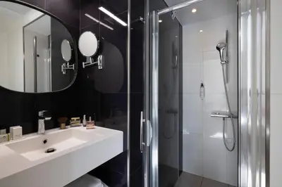 Salle de bains dans l'établissement Le Bailli