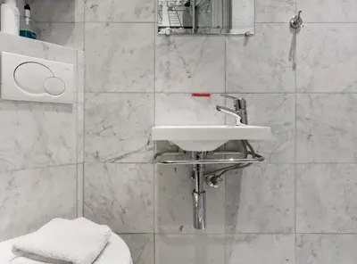 Salle de bains dans l'établissement Rully
