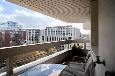 Balcon ou terrasse dans l'établissement Beautiful modern fully furnished studio