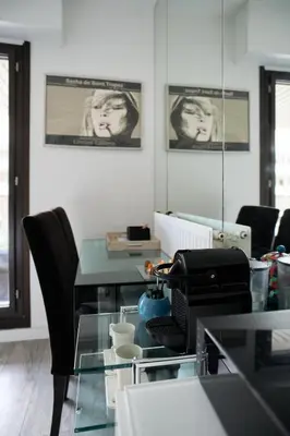 Coin salon dans l'établissement Beautiful modern fully furnished studio