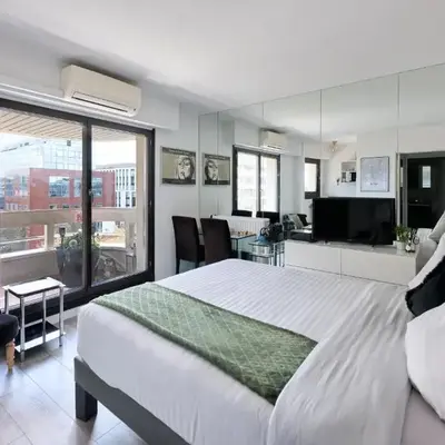 Beautiful modern fully furnished studio