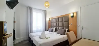Un ou plusieurs lits dans un hébergement de l'établissement Hotel de France 18
