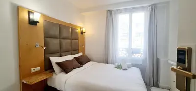Un ou plusieurs lits dans un hébergement de l'établissement Hotel de France 18