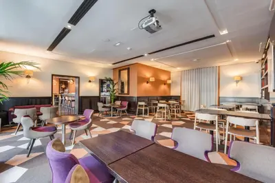 Coin salon dans l'établissement DoubleTree by Hilton Paris Boulogne