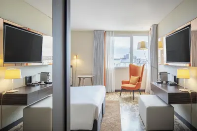 Télévision ou salle de divertissement dans l'établissement DoubleTree by Hilton Paris Boulogne