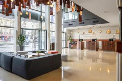 Hall ou réception de l'établissement DoubleTree by Hilton Paris Boulogne