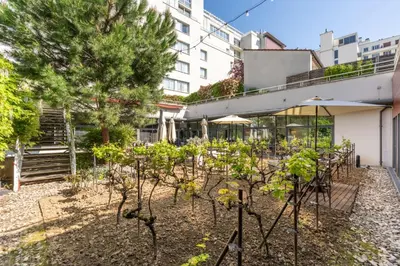 Jardin de l'établissement DoubleTree by Hilton Paris Boulogne