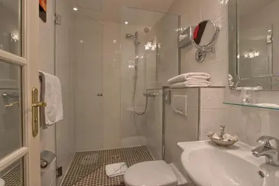 Salle de bains dans l'établissement Timhotel Tour Montparnasse