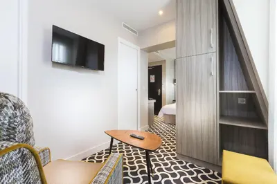 Télévision ou salle de divertissement dans l'établissement Hôtel International Paris