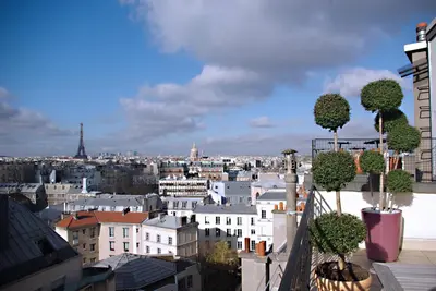 Vue générale sur Paris ou vue de la ville depuis l'hôtel