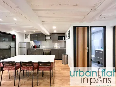 Cuisine ou kitchenette dans l'établissement 100 - Luxury 2 Bedroom - Beaubourg Marais