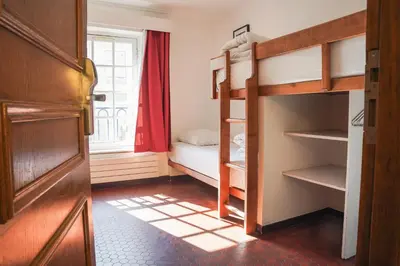 Un ou plusieurs lits dans un hébergement de l'établissement MIJE MARAIS Hostel