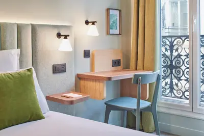 Un ou plusieurs lits dans un hébergement de l'établissement Hotel 10 Opéra by HappyCulture
