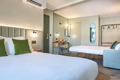 Un ou plusieurs lits dans un hébergement de l'établissement Hotel 10 Opéra by HappyCulture