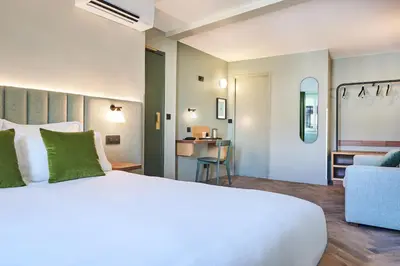 Un ou plusieurs lits dans un hébergement de l'établissement Hotel 10 Opéra by HappyCulture