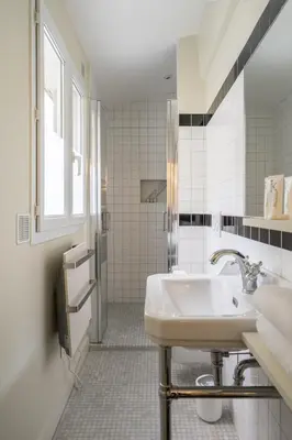Salle de bains dans l'établissement Elegant and Modern Parisian Charm