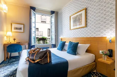 Un ou plusieurs lits dans un hébergement de l'établissement Hotel Romance Malesherbes by Patrick Hayat