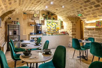 Restaurant ou autre lieu de restauration dans l'établissement Hotel Romance Malesherbes by Patrick Hayat