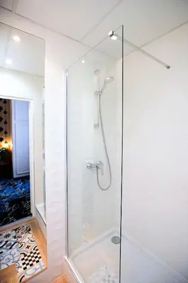 Salle de bains dans l'établissement Hotel Romance Malesherbes by Patrick Hayat