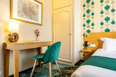 Un ou plusieurs lits dans un hébergement de l'établissement Hotel Romance Malesherbes by Patrick Hayat