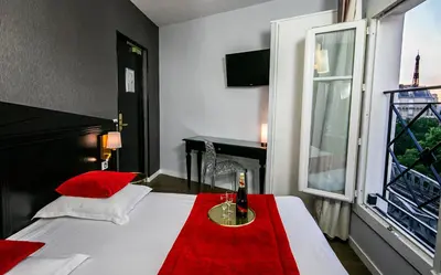 Télévision ou salle de divertissement dans l'établissement Eiffel Villa Garibaldi
