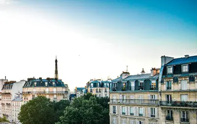 Vue générale sur Paris ou vue de la ville depuis l'hôtel