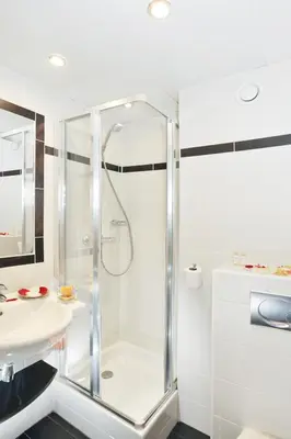 Salle de bains dans l'établissement Carladez Cambronne