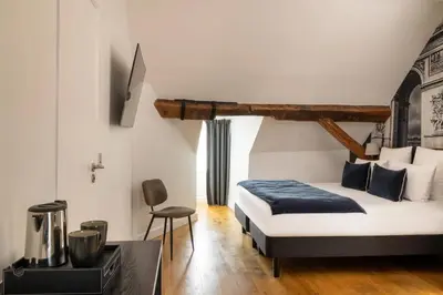 Un ou plusieurs lits dans un hébergement de l'établissement Midnight Hôtel Paris