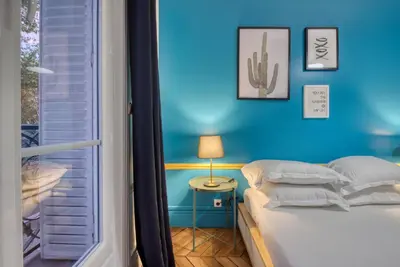 Un ou plusieurs lits dans un hébergement de l'établissement Basilique du Sacré Coeur - Beautiful 2P apartment