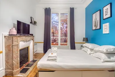 Télévision ou salle de divertissement dans l'établissement Basilique du Sacré Coeur - Beautiful 2P apartment