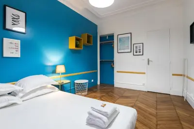 Un ou plusieurs lits dans un hébergement de l'établissement Basilique du Sacré Coeur - Beautiful 2P apartment