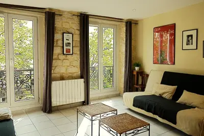 Coin salon dans l'établissement Le Petit Chatelet appartement 3 au coeur de Paris