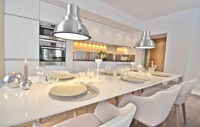 Cuisine ou kitchenette dans l'établissement Bourbons