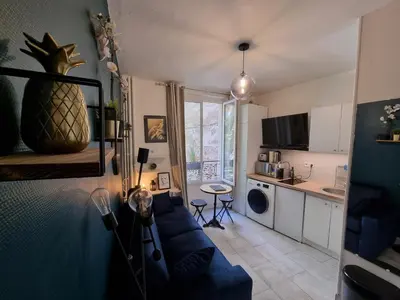 Cuisine ou kitchenette dans l'établissement Cosy studio in heart of Montmartre
