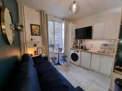 Cuisine ou kitchenette dans l'établissement Cosy studio in heart of Montmartre