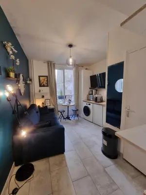 Télévision ou salle de divertissement dans l'établissement Cosy studio in heart of Montmartre
