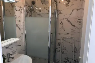 Salle de bains dans l'établissement FELLINI 3BR with safe parking