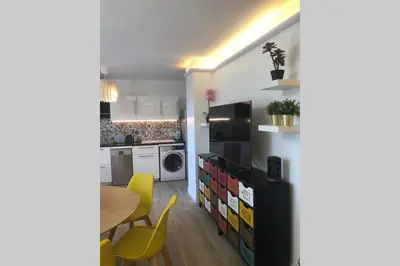 Cuisine ou kitchenette dans l'établissement Fruitiers1