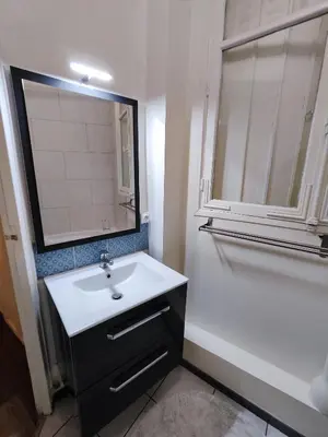 Salle de bains dans l'établissement Nice and cozy 1b apartment in the heart of Paris