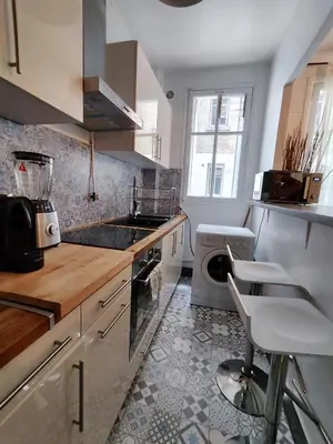 Cuisine ou kitchenette dans l'établissement Nice and cozy 1b apartment in the heart of Paris