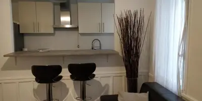 Cuisine ou kitchenette dans l'établissement Nice and cozy 1b apartment in the heart of Paris