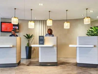 Hall ou réception de l'établissement ibis Paris Porte de Montreuil